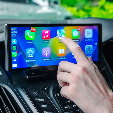 Drahtloses Multimedia-Display – Vereinfachte Konnektivität und Navigation