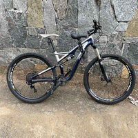 Lasten etuistuin polkupyörään, jossa on tuki 