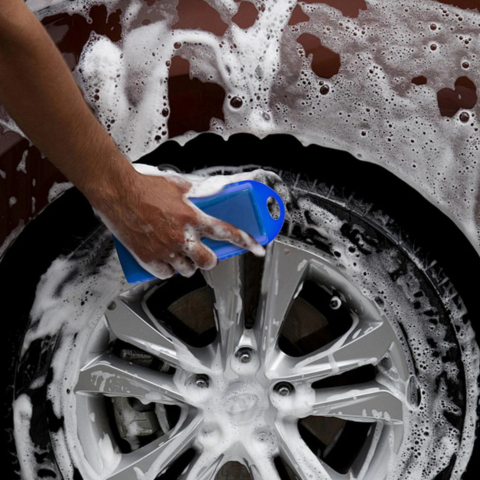 Reinigungs-Schwamm für Reifen – Glanz und Präzision 