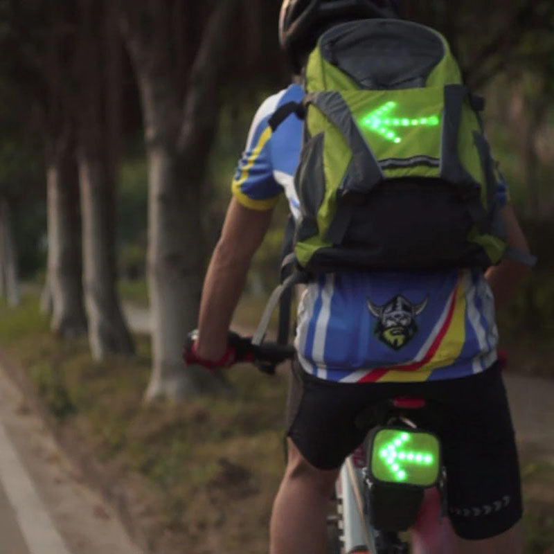 LED-merkkivalolla varustettu reppu kaukosäätimellä 