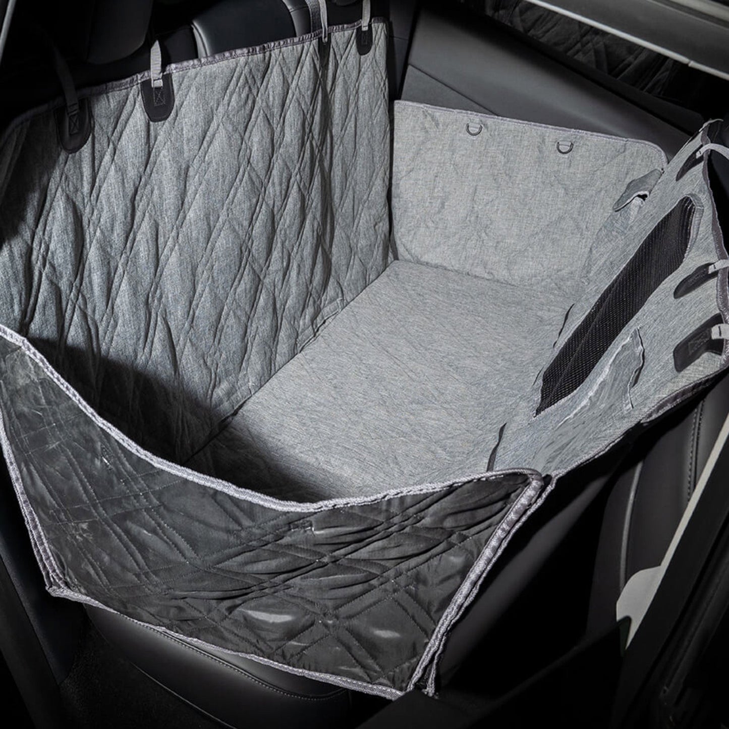 Voděodolný a protiškrábací potah na auto pro psa 