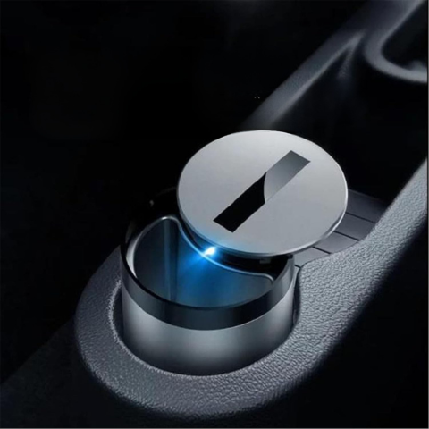 Přenosný popelník do auta — Kompaktní a praktický 