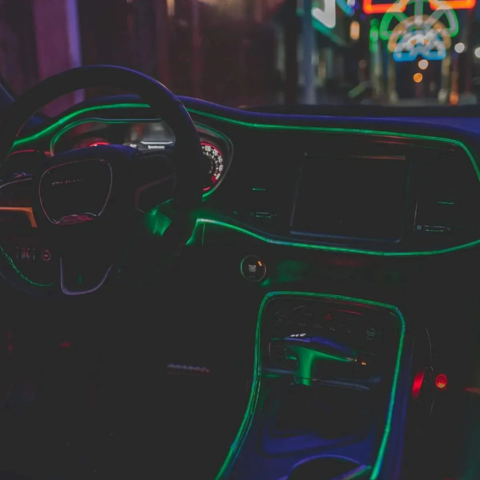 Auto světelné pásy – RGB atmosféra interiéru 