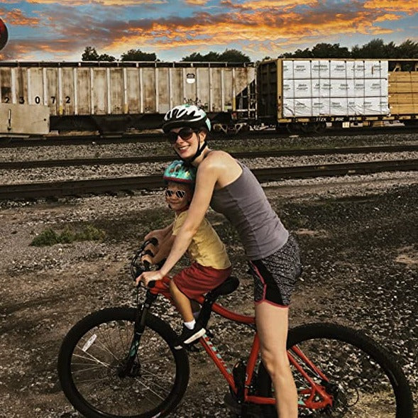 Lasten etuistuin polkupyörään, jossa on tuki 