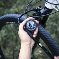 Mini Bomba de Bicicleta 300 PSI — Compacta y Duradera con Manómetro 